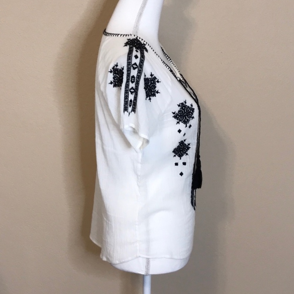 Lucky Brand Embroidered Peasant Top - Picture 10 of 13